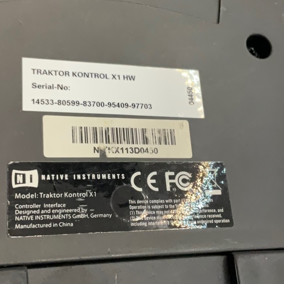 Native Instruments TRAKTOR X1 DJ Controller - Picture 4 of 4